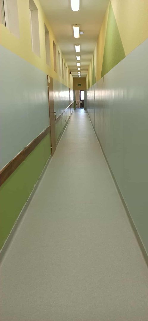 korytarz szkolny