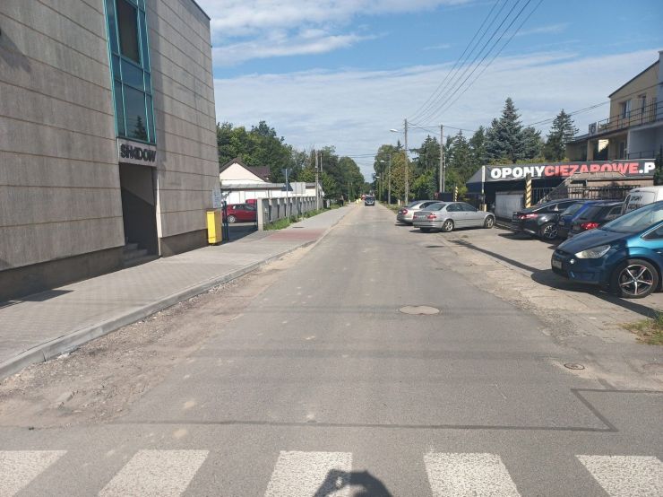ulica z nowym chodnikiem