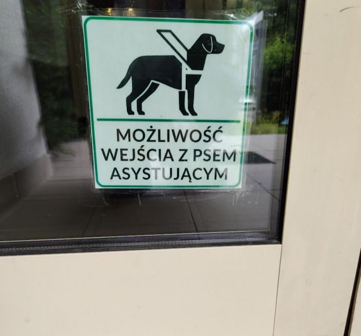 tabliczka informująca o możliwości wejścia z psem asystującym