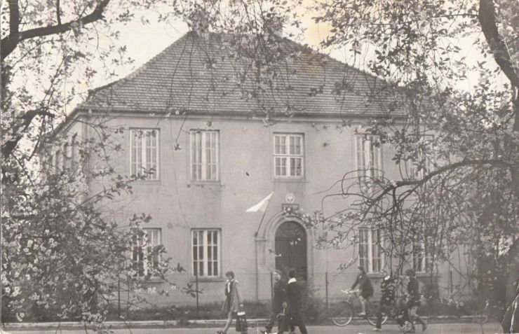 Stary budynek szkoły.