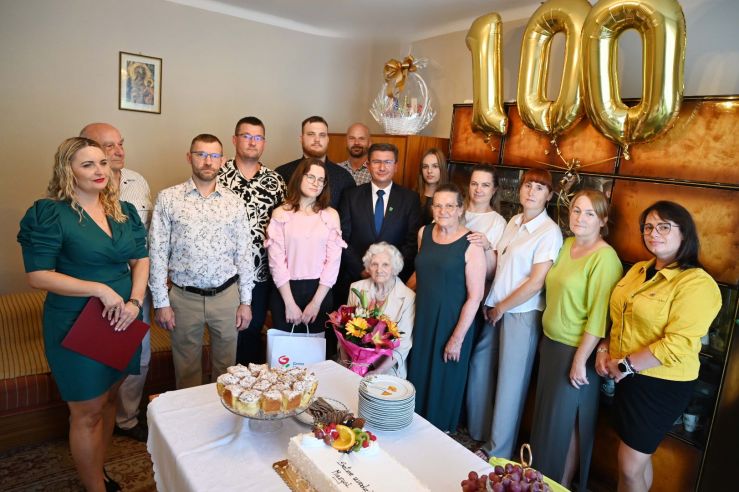 pamiątkowe zdjęcie z jubilatką